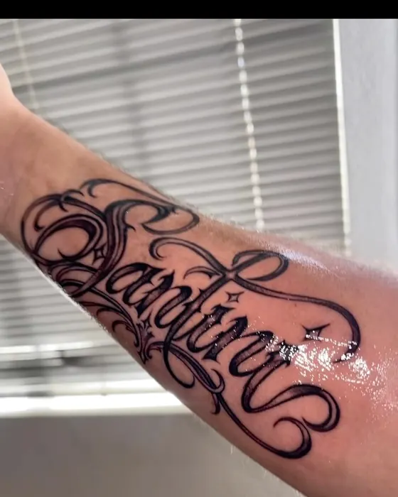 Bold script name Sandra along the forearm